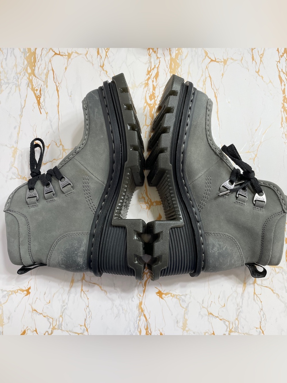 Dr Martens Corran 3-Eye Suede Heeled Boots Grey Sz 9 Waxy Suede Waterproof NWOB - Picture 3 of 7